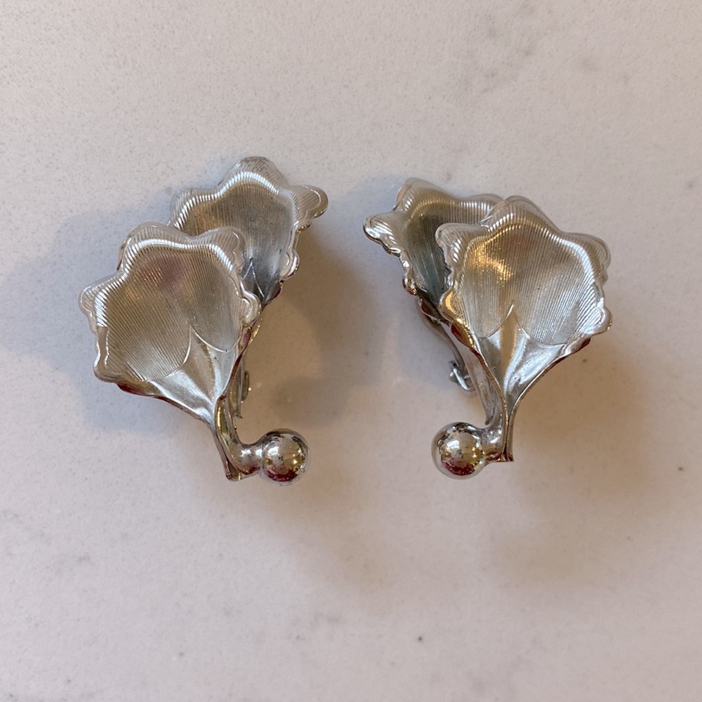 Vintage Silvertone Clip Earrings - Ginko Leaf